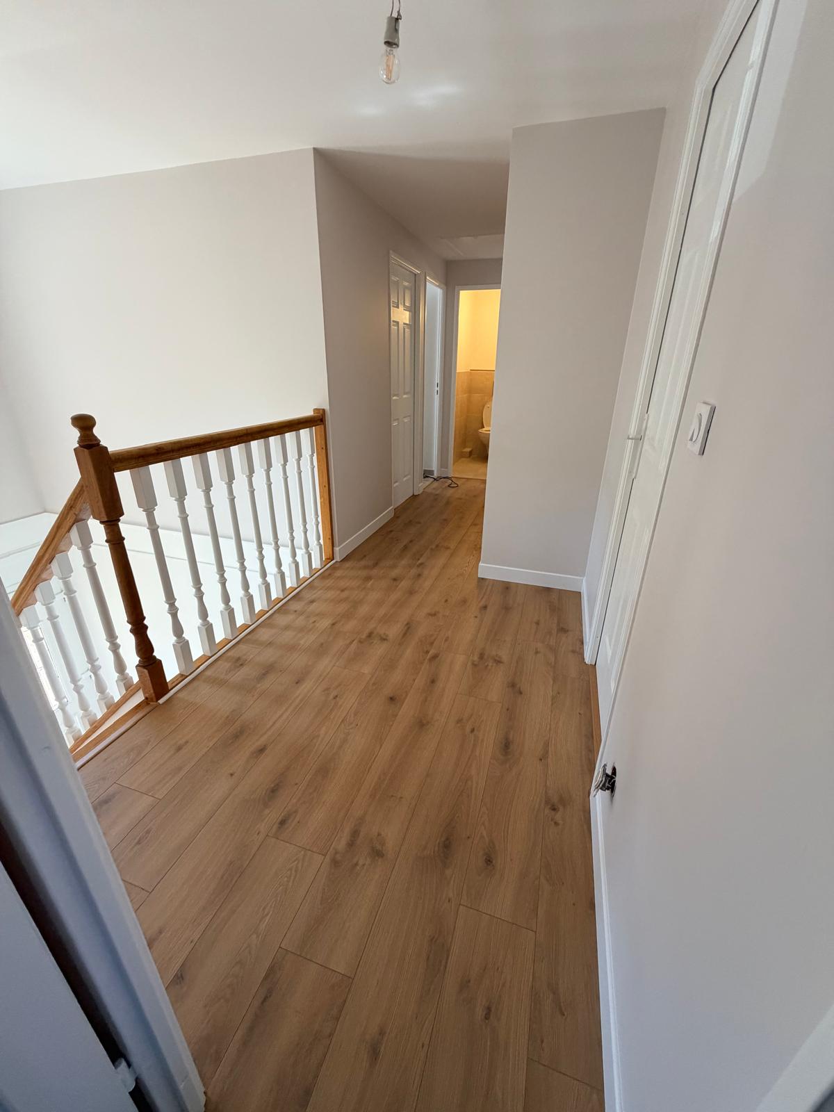 Rénovation intérieure : escalier, cage d’escalier, couloirs et sanitaires - Après