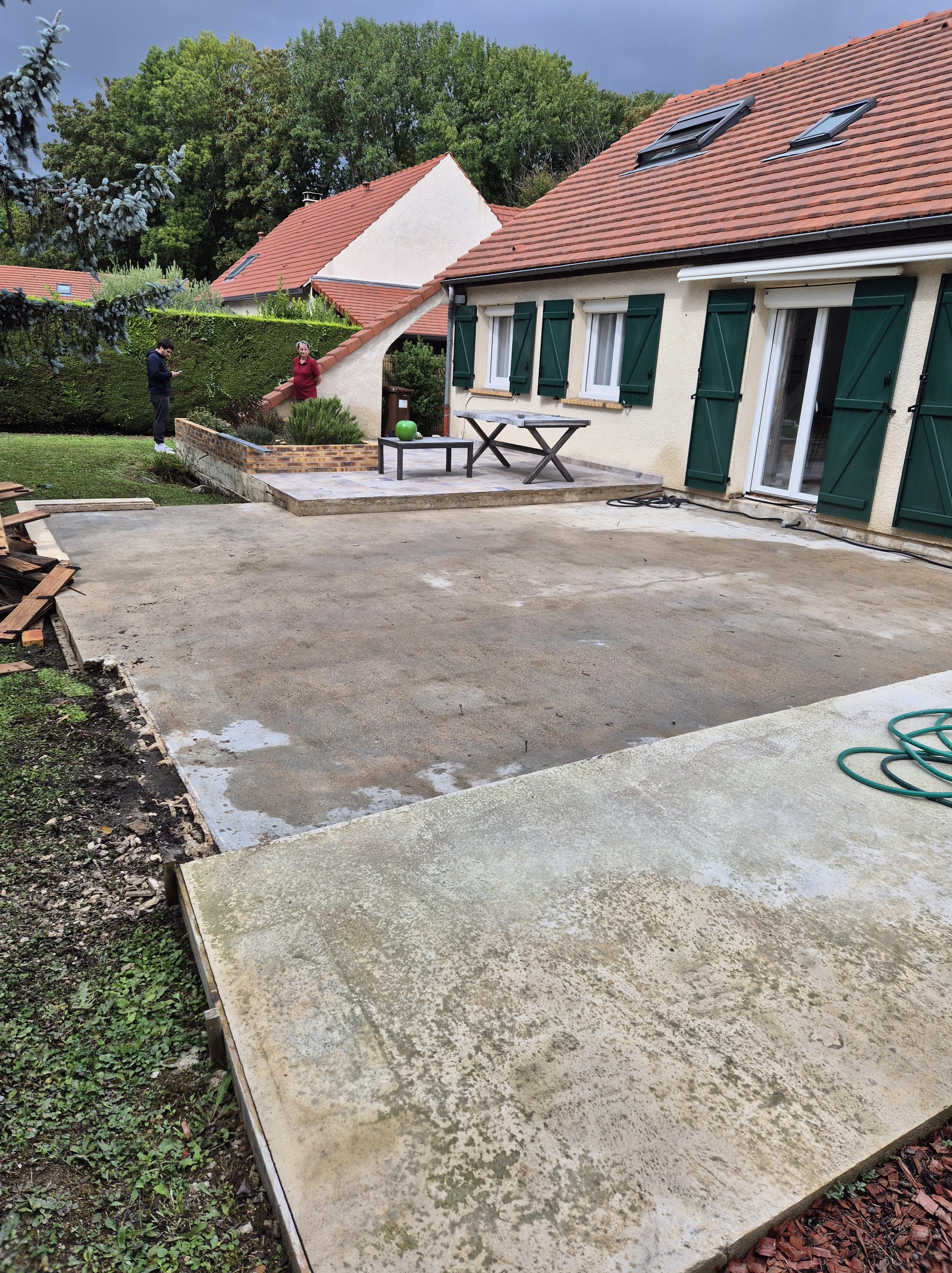 Création d'une terrasse en carrelage - Avant